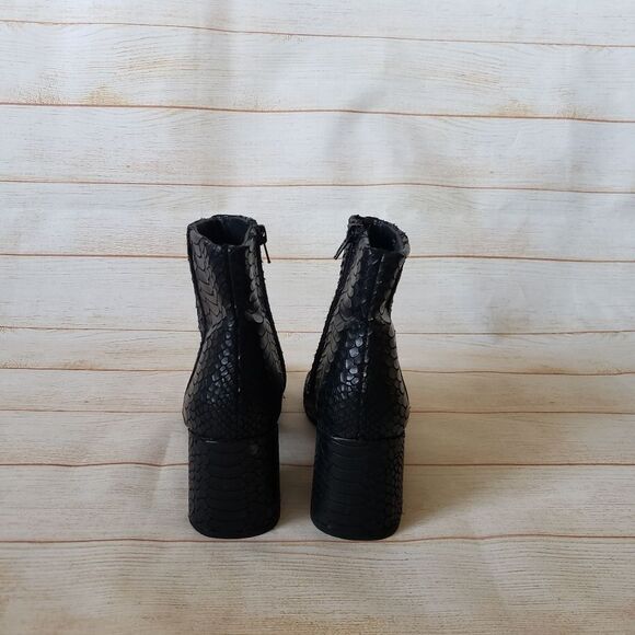 Steve Madden Crocodile Look Black Ankle Boots Booties Block Heel Women's Size 8M - Picture 7 of 15